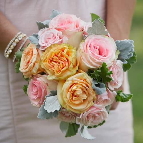 Best Flowers for a Wedding Bouquet